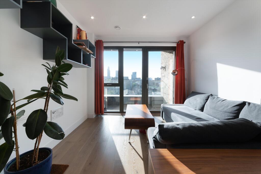 2 bed 1st Floor Flat for rent in Stepney. From Knight Frank - Lettings - Aldgate