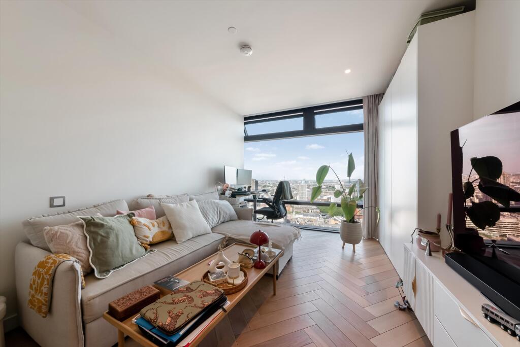 2 bed 1st Floor Flat for rent in London. From Knight Frank - Lettings - Aldgate