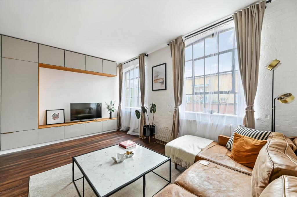 2 bed 1st Floor Flat for rent in Stepney. From Knight Frank - Lettings - Aldgate