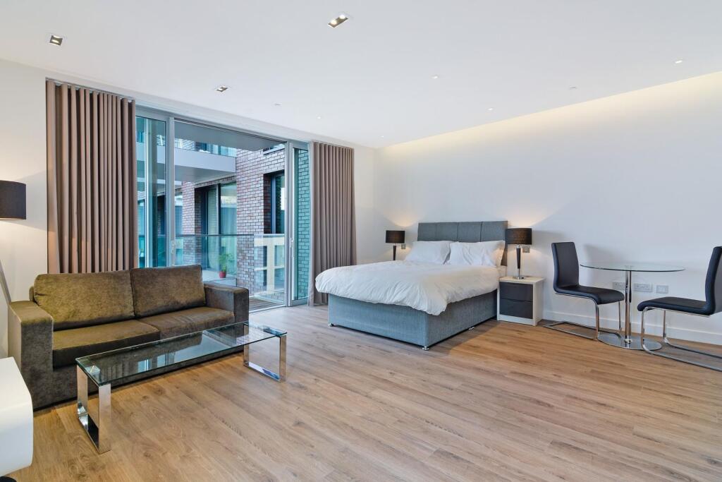 4 bed 1st Floor Flat for rent in Stepney. From Knight Frank - Lettings - Aldgate