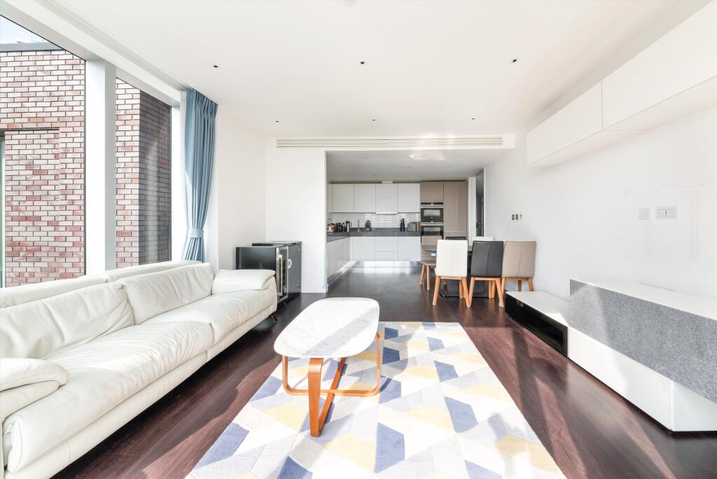 3 bed 1st Floor Flat for rent in London. From Knight Frank - Lettings - Aldgate