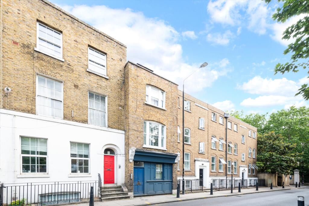 2 bed 1st Floor Flat for rent in London. From Knight Frank - Lettings - Aldgate