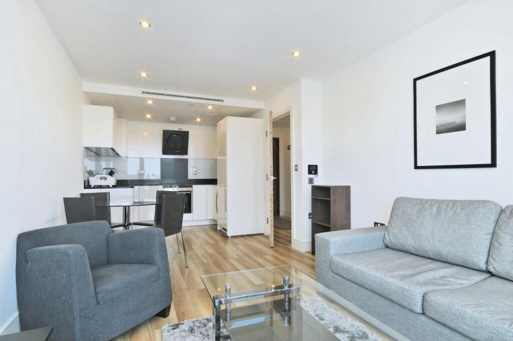 1 bed 1st Floor Flat for rent in London. From Knight Frank - Lettings - Aldgate