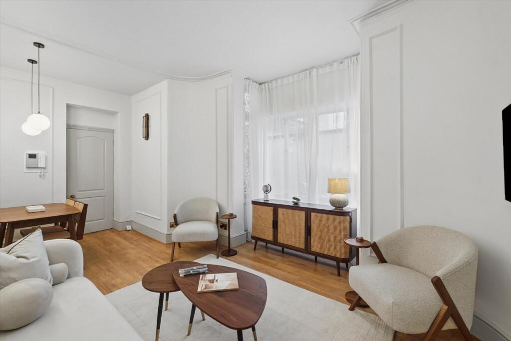 2 bed 1st Floor Flat for rent in Paddington. From Knight Frank - Hyde Park
