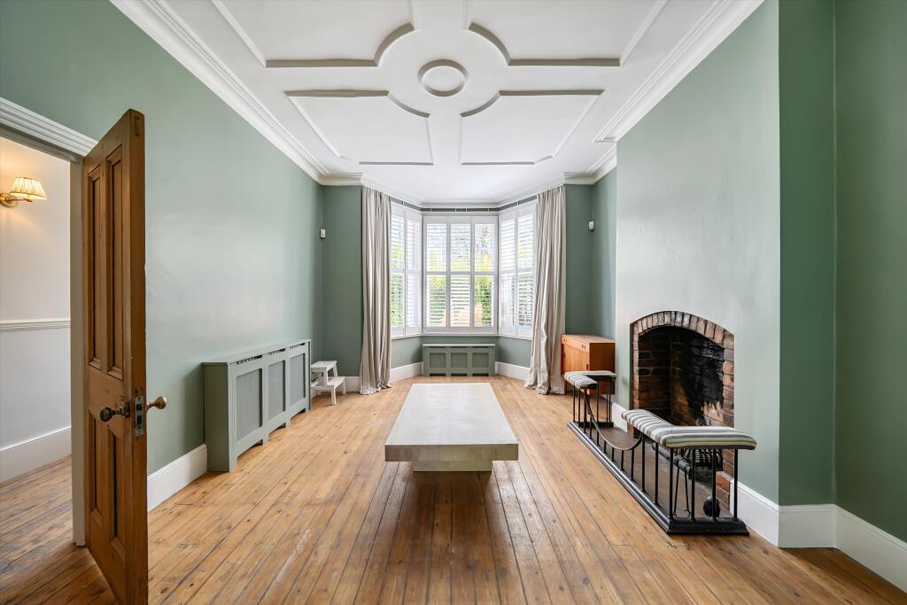 4 bed Mid Terraced House for rent in London. From Knight Frank - Hyde Park