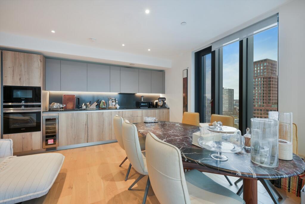 2 bed 1st Floor Flat for rent in London. From Knight Frank - Islington