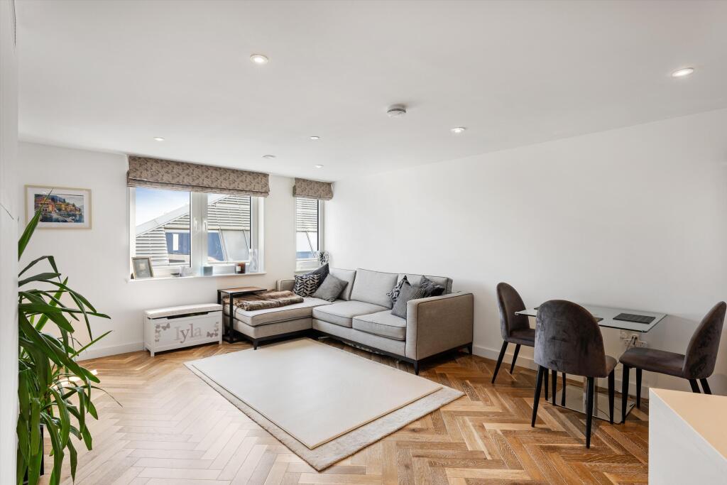 2 bed 1st Floor Flat for rent in London. From Knight Frank - Islington