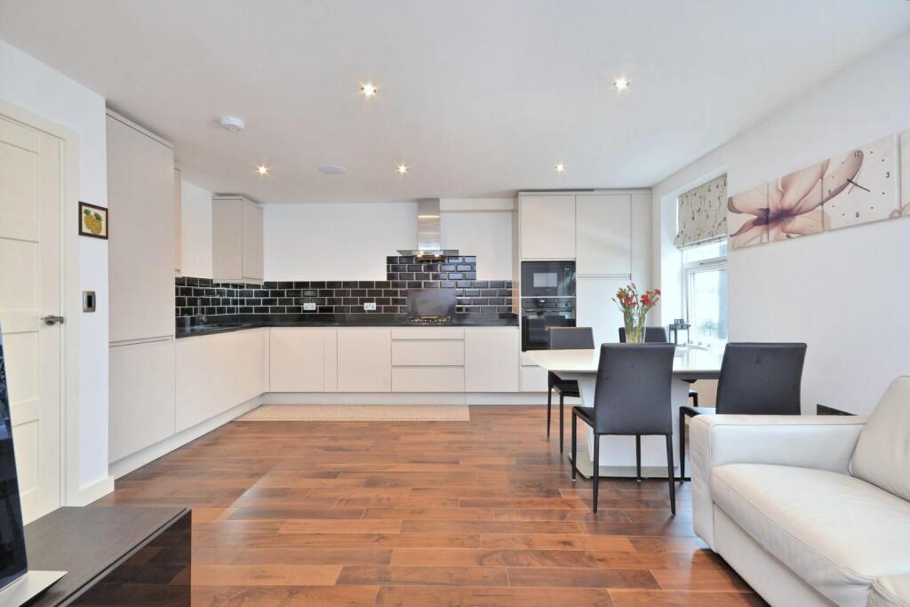 1 bed 1st Floor Flat for rent in London. From Knight Frank - Islington