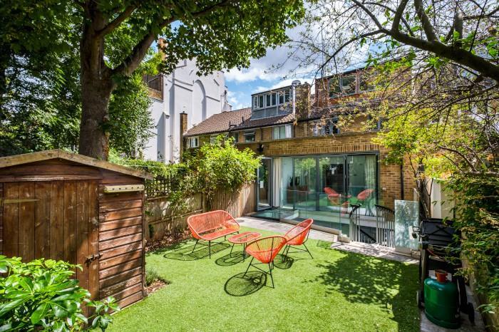 4 bed Mid Terraced House for rent in Islington. From Knight Frank - Islington
