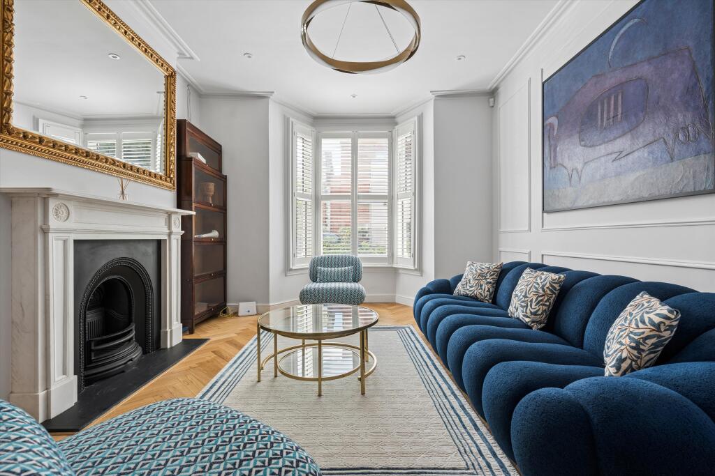 4 bed Mid Terraced House for rent in Hornsey. From Knight Frank - Islington