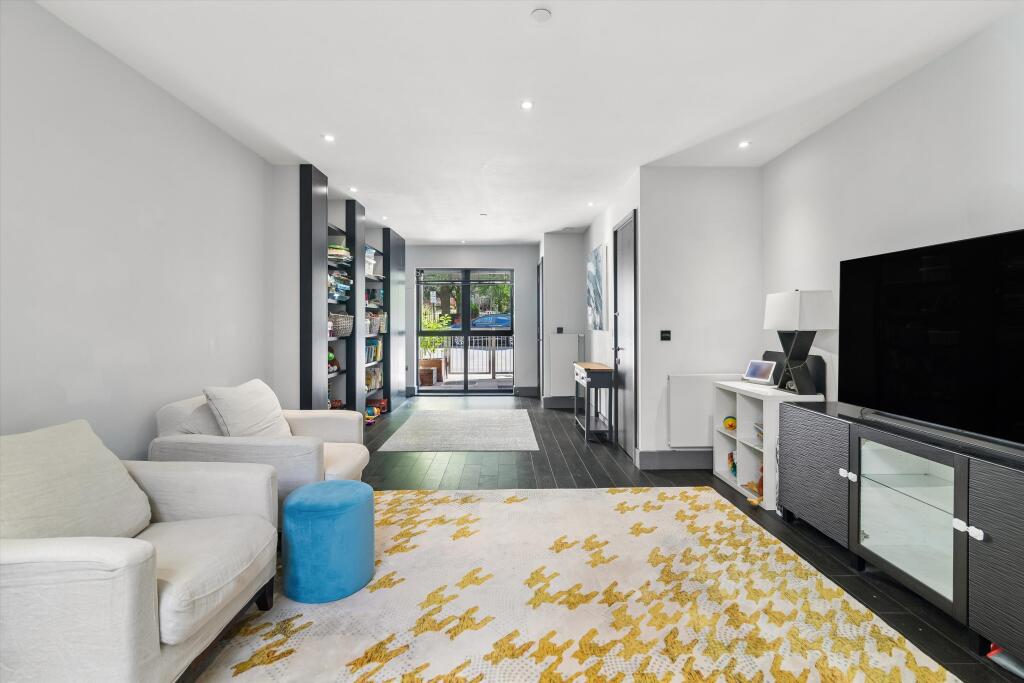 4 bed Mid Terraced House for rent in . From Knight Frank - Islington