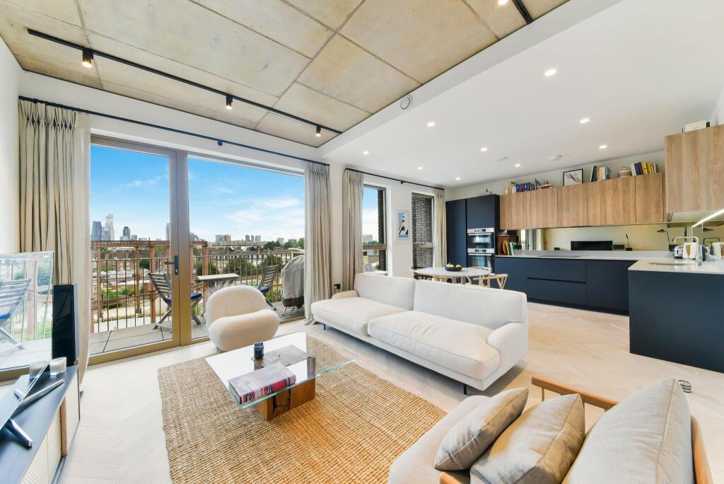 2 bed 1st Floor Flat for rent in London. From Knight Frank - Islington