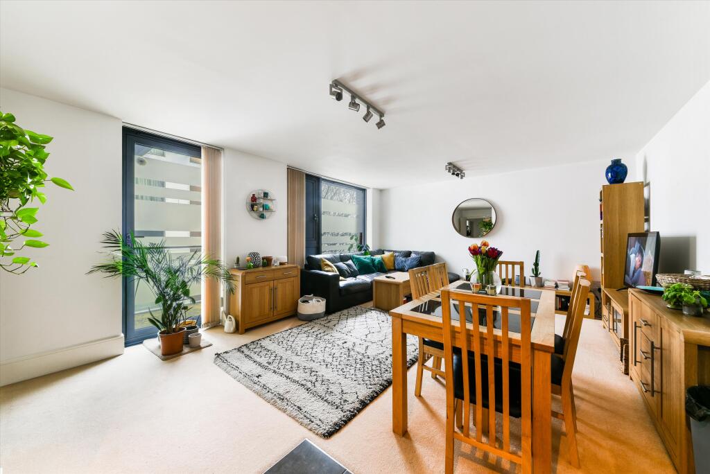 2 bed 1st Floor Flat for rent in Stoke Newington. From Knight Frank - Islington