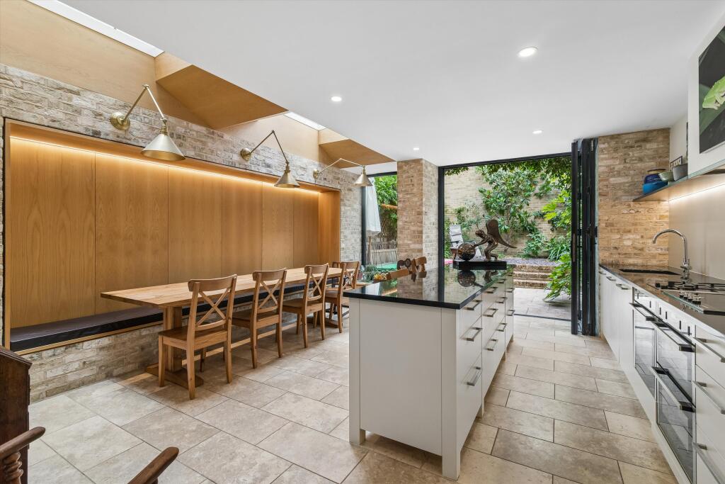4 bed Detached for rent in London. From Knight Frank - Islington 4 bed Detached for rent in London. From Knight Frank - Islington