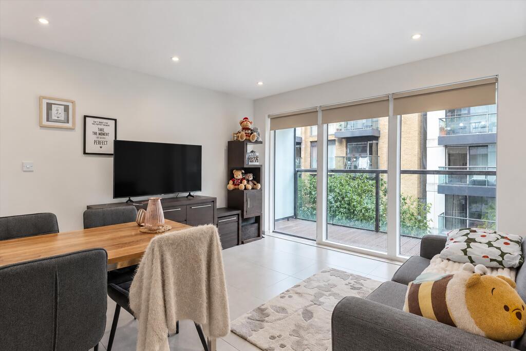 1 bed 1st Floor Flat for rent in London. From Knight Frank - Islington
