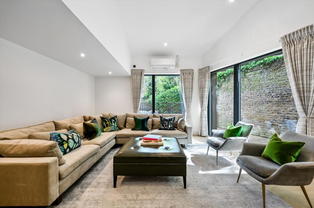 3 bed Mid Terraced House for rent in Islington. From Knight Frank - Lettings - Kings Cross