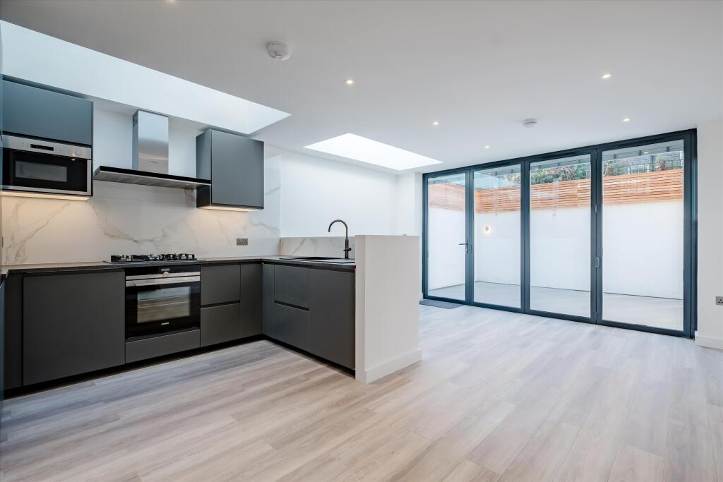 2 bed 1st Floor Flat for rent in London. From Knight Frank - Lettings - Kings Cross