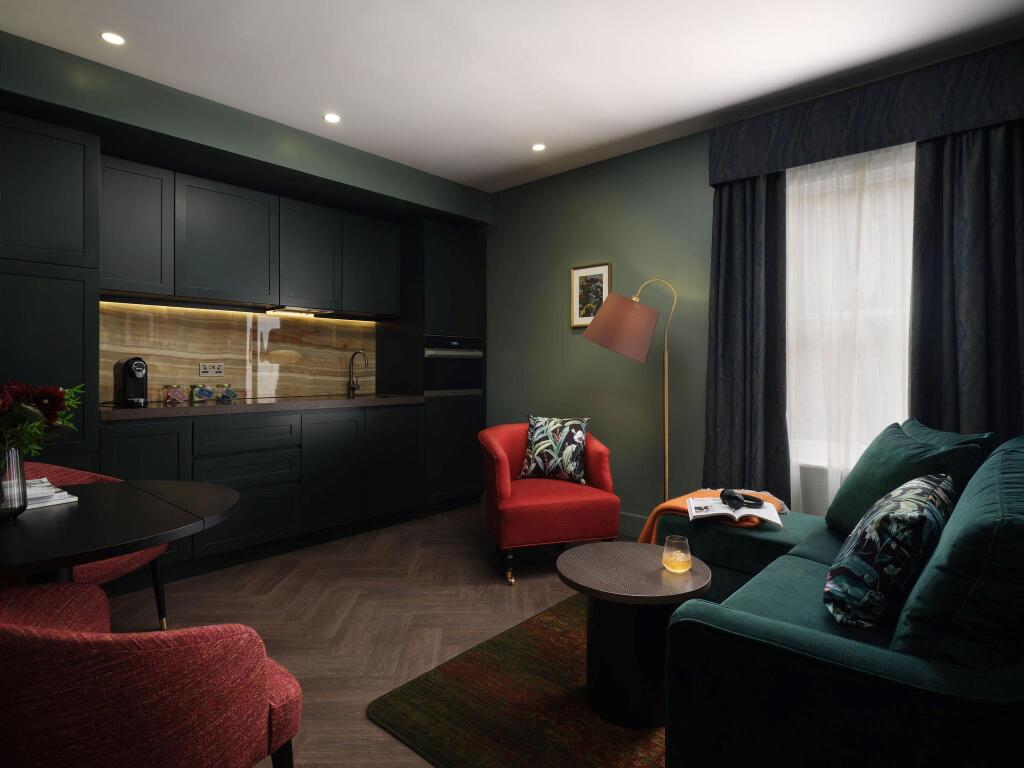 1 bed 1st Floor Flat for rent in London. From Knight Frank - South Kensington