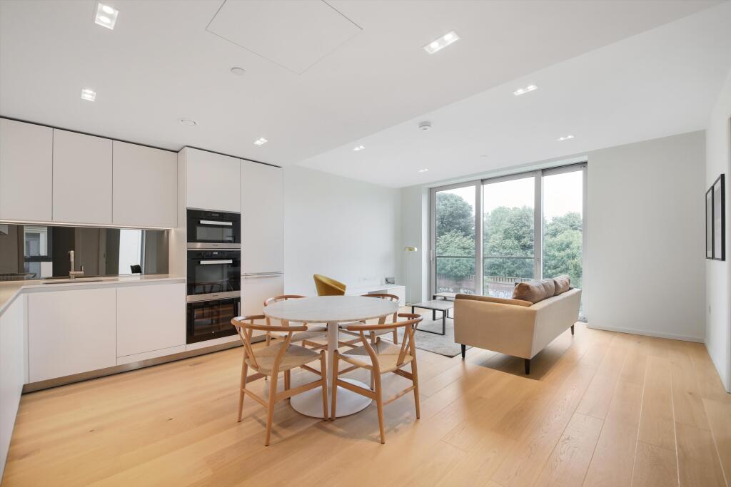 3 bed 1st Floor Flat for rent in London. From Knight Frank - South Kensington