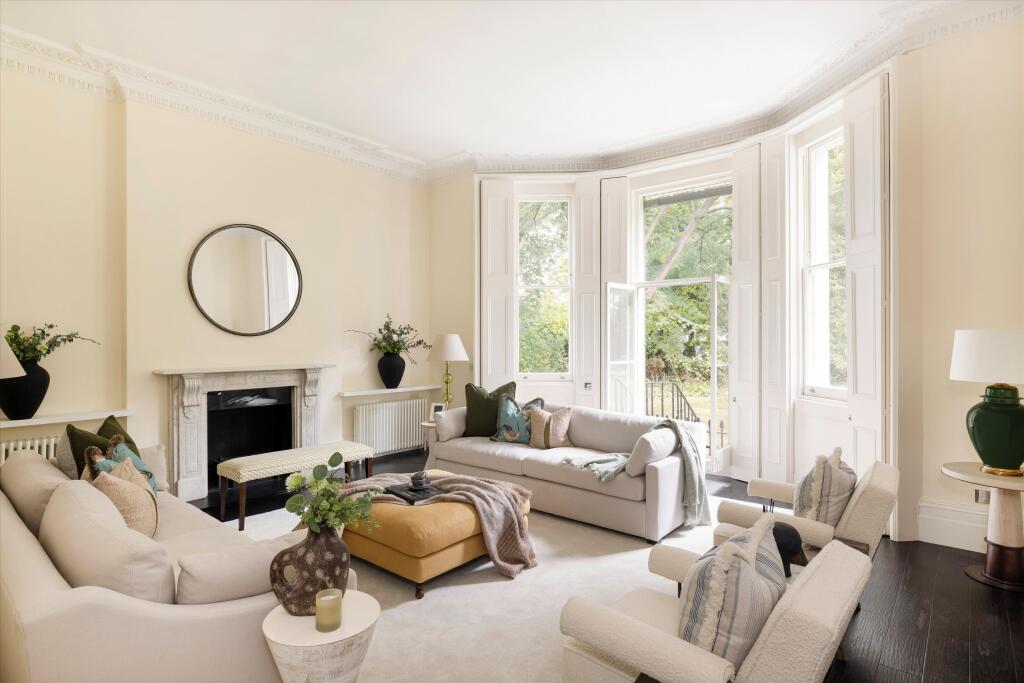 3 bed 1st Floor Flat for rent in Chelsea. From Knight Frank - South Kensington