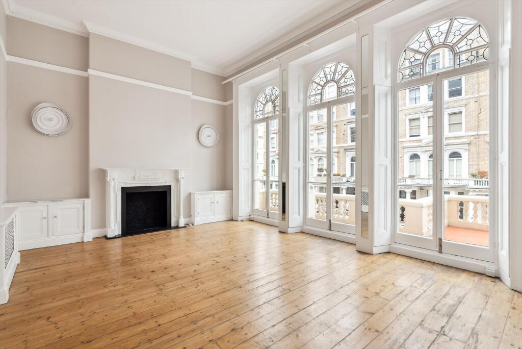2 bed 1st Floor Flat for rent in Kensington. From Knight Frank - South Kensington