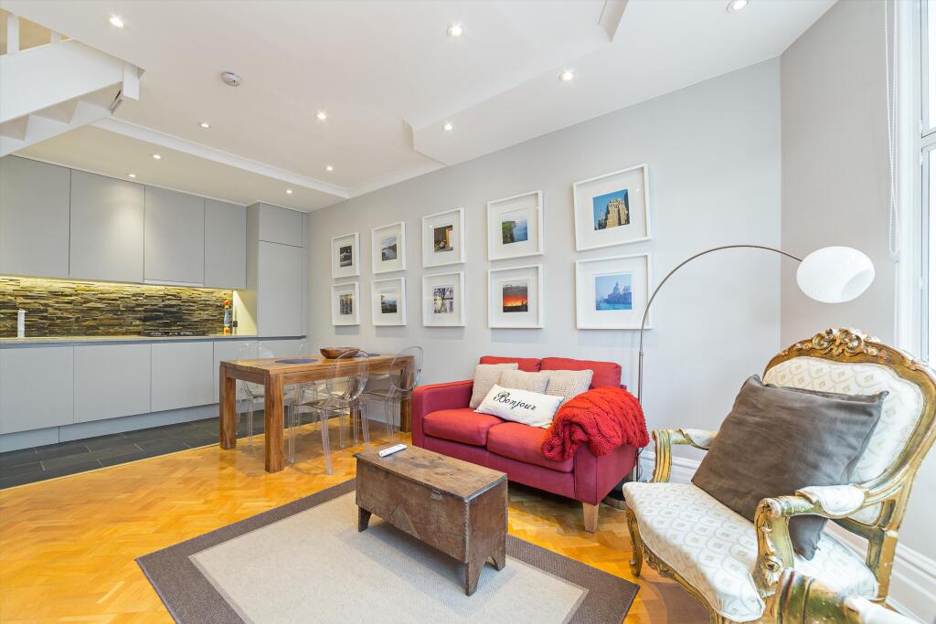 2 bed 1st Floor Flat for rent in London. From Knight Frank - South Kensington