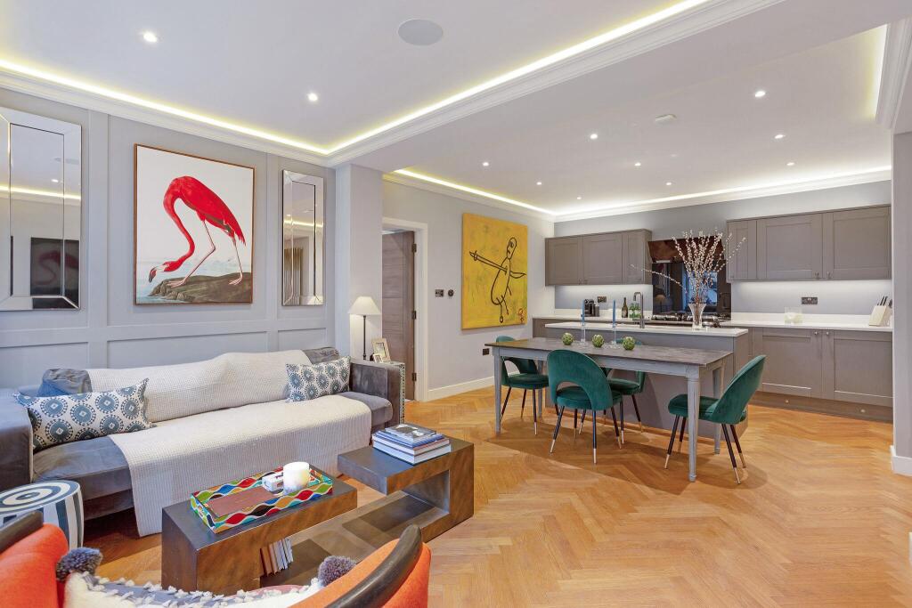 4 bed 1st Floor Flat for rent in Kensington. From Knight Frank - South Kensington
