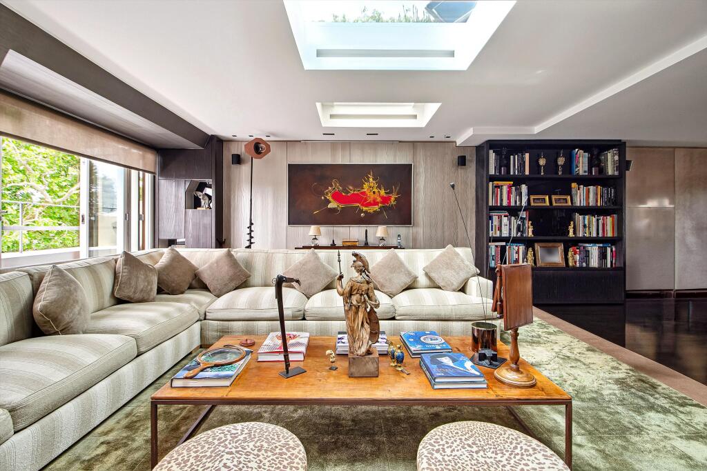 3 bed 1st Floor Flat for rent in Kensington. From Knight Frank - South Kensington