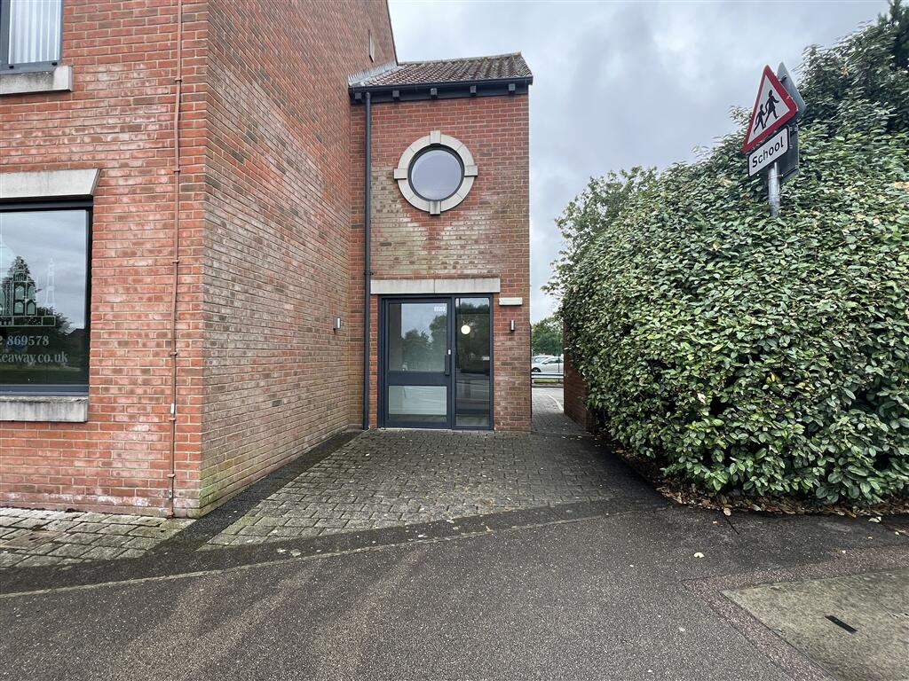 2 bed 1st Floor Flat for rent in Witham St Hughs. From Brown & Co - Retford