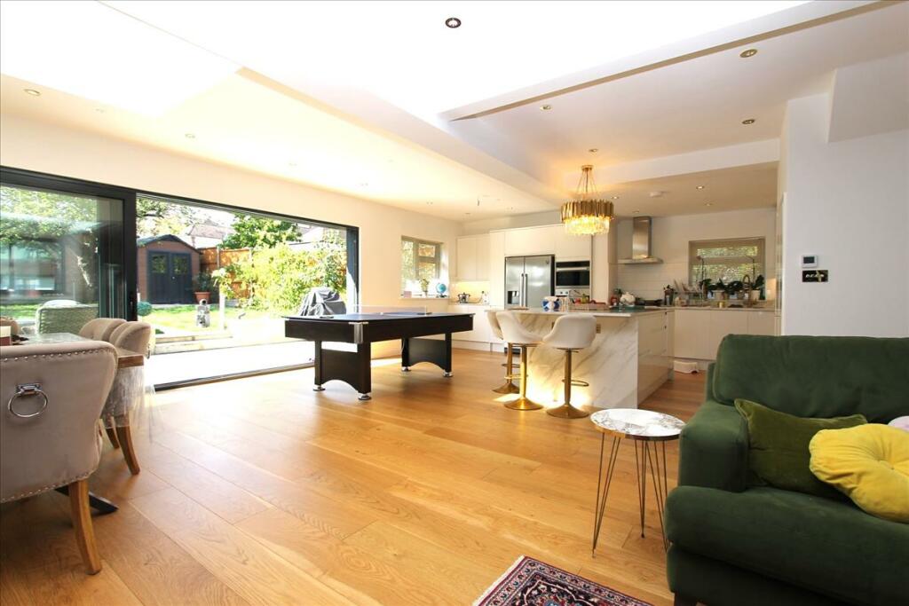 4 bed Detached House for rent in London. From Knights Residential