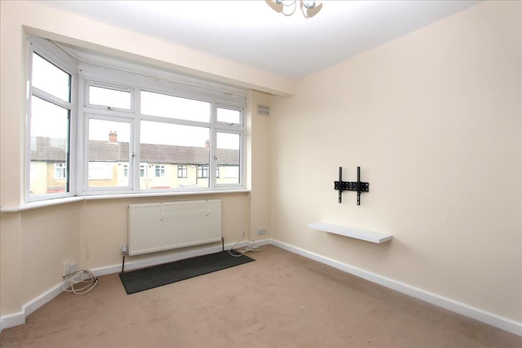 1 bed 1st Floor Flat for rent in Waltham Cross. From Knights Residential - Edmonton
