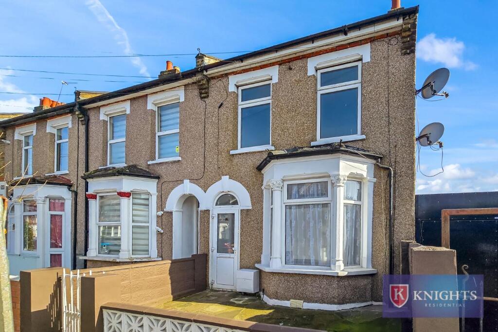 3 bed Detached for rent in London. From Knights Residential - Edmonton