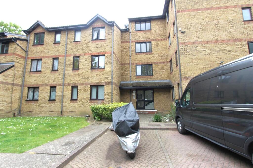 1 bed 1st Floor Flat for rent in Edmonton. From Knights Residential - Edmonton
