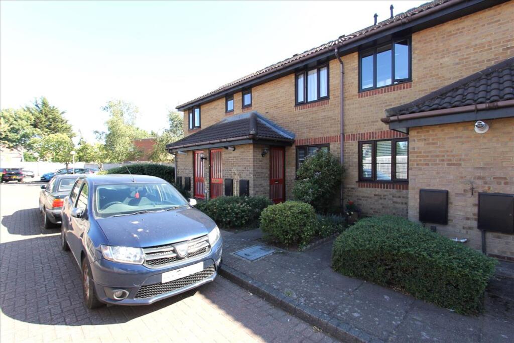 1 bed 1st Floor Flat for rent in Waltham Cross. From Knights Residential - Edmonton