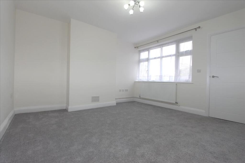 2 bed 1st Floor Flat for rent in London. From Knights Residential - Edmonton