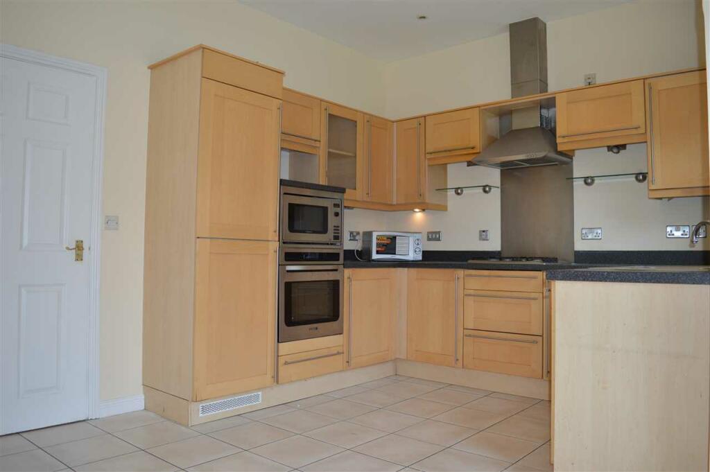 4 bed Detached House for rent in Swanscombe. From Land Estate - Dartford
