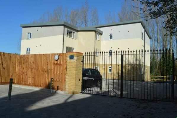 1 bed Apartment for rent in Crayford. From Land Estate - Dartford