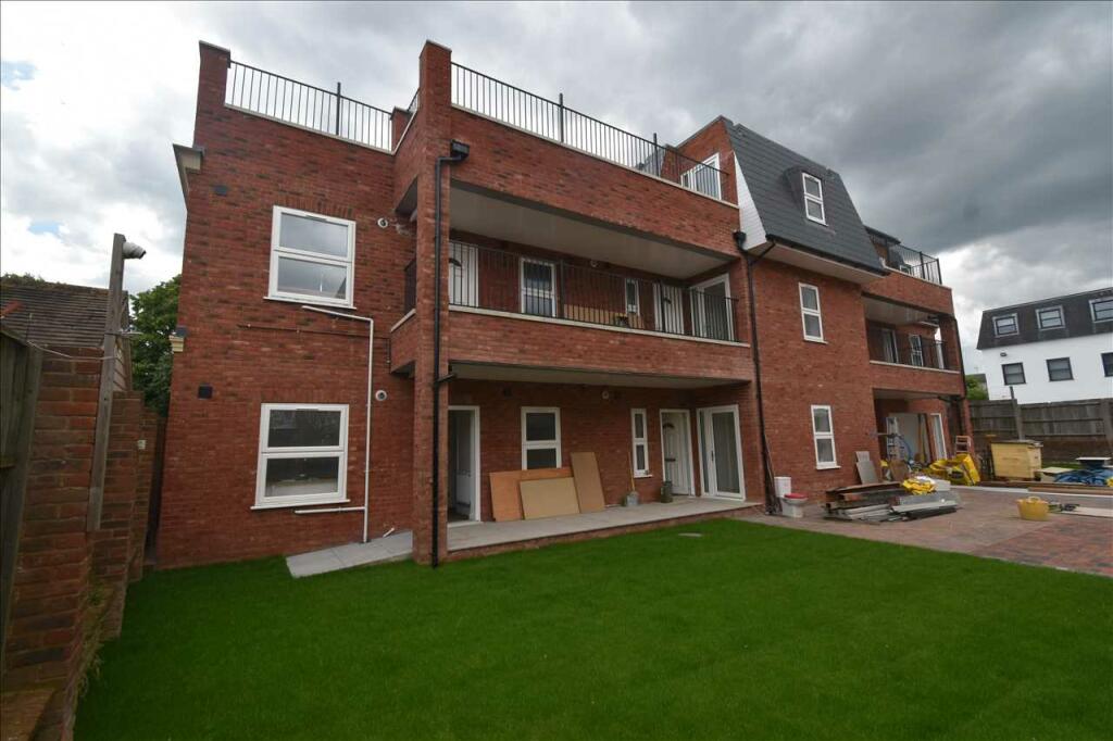 3 bed Apartment for rent in Ruxley. From Land Estate - Dartford