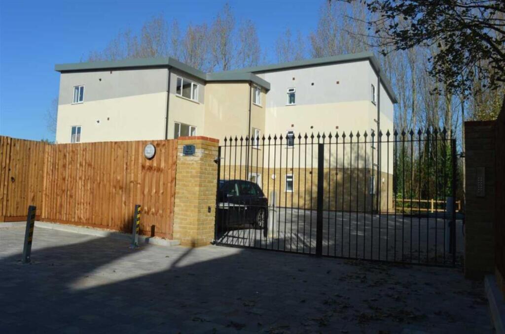 1 bed Apartment for rent in Crayford. From Land Estates Agent - Dartford
