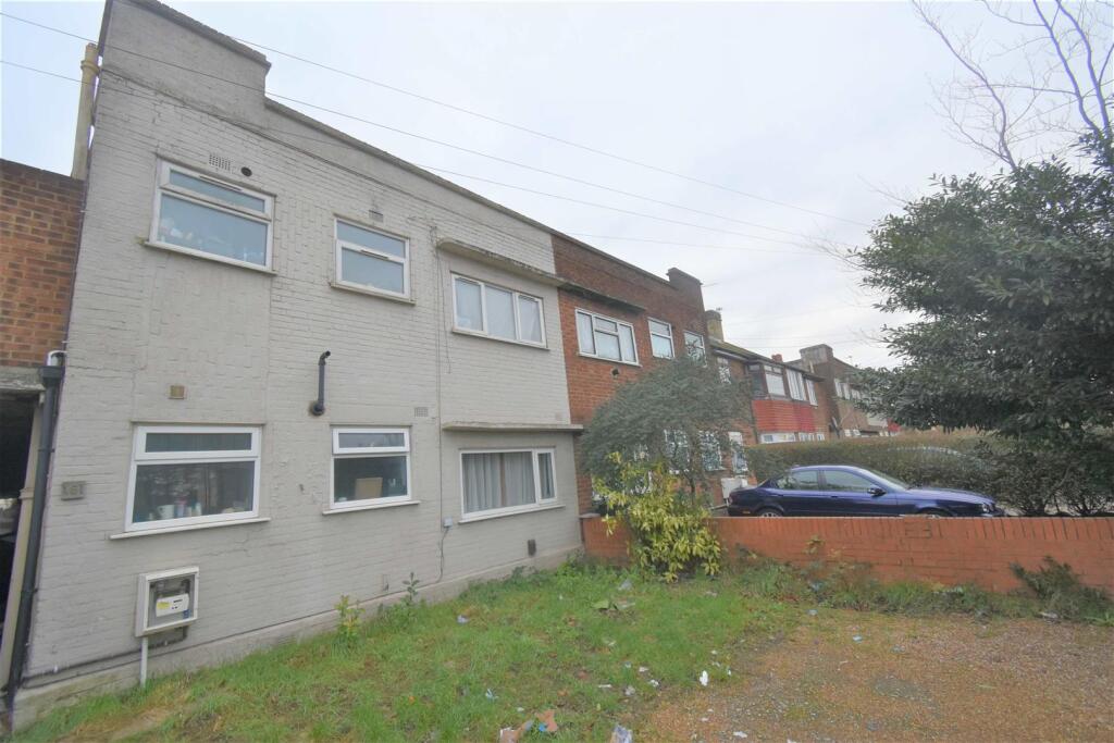 2 bed Apartment for rent in Crayford. From Land Estates Agent - Dartford