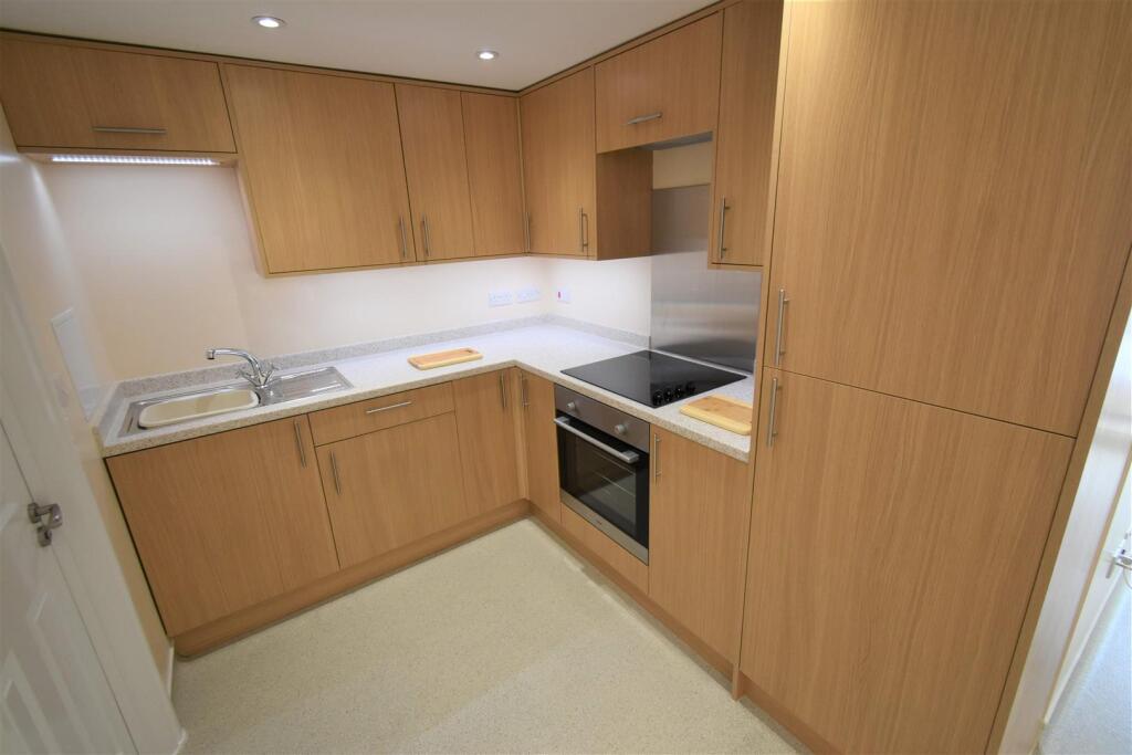 2 bed Apartment for rent in Crayford. From Land Estates Agent - Dartford