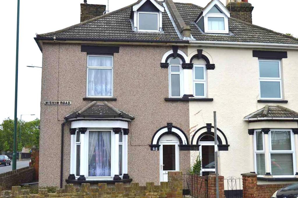 4 bed Detached for rent in Crayford. From Land Estates Agent - Dartford