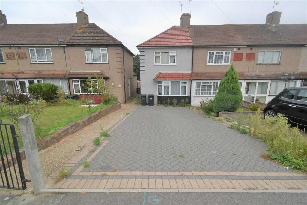 3 bed Detached for rent in Crayford. From Land Estates Agent - Dartford