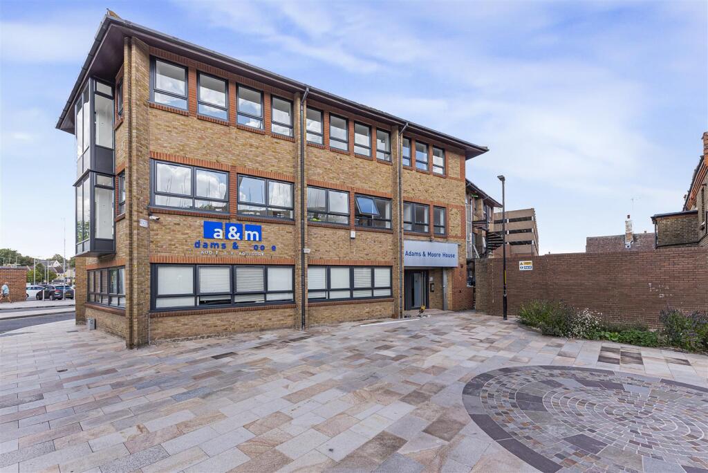 1 bed Apartment for rent in Crayford. From Land Estates Agent - Dartford