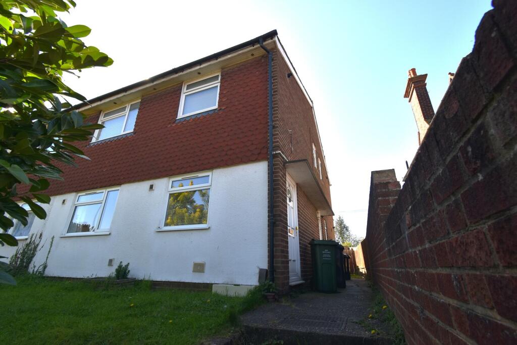 2 bed Annexe for rent in Crayford. From Land Estates Agent - Dartford