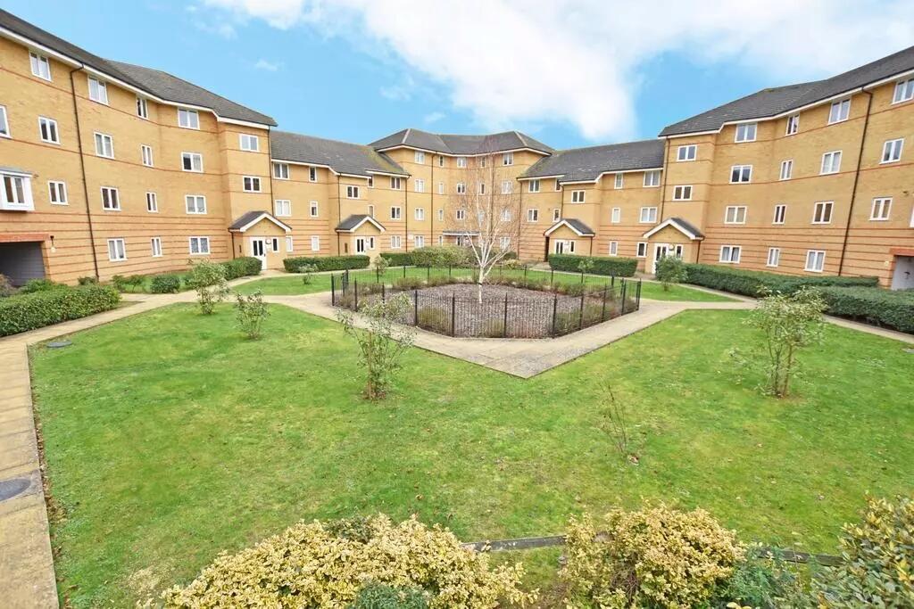 2 bed Apartment for rent in London. From Land Estates Agent - Dartford