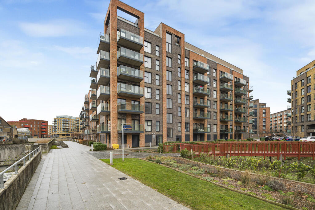 2 bed Apartment for rent in Crayford. From Land Estates Agent - Dartford