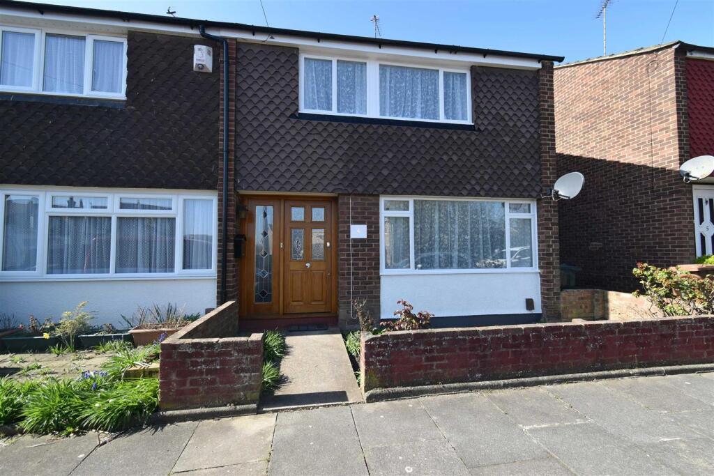 3 bed Detached for rent in Crayford. From Land Estates Agent - Dartford 3 bed Detached for rent in Crayford. From Land Estates Agent - Dartford