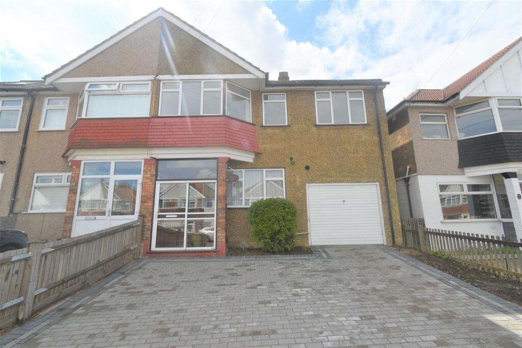 4 bed Detached for rent in Crayford. From Land Estates Agent - Dartford 4 bed Detached for rent in Crayford. From Land Estates Agent - Dartford