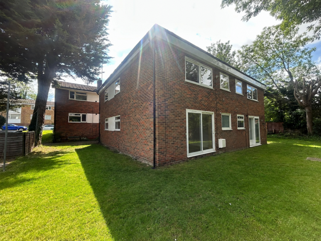 2 bed Apartment for rent in South Darenth. From Land Estates Agent - Dartford